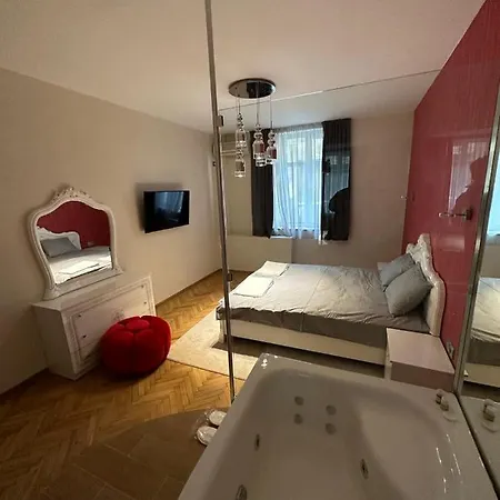 Lux Apartments Top Center-2